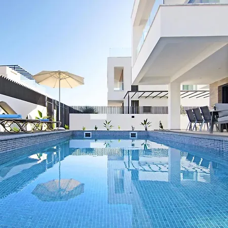 Daniella Πρωταράς